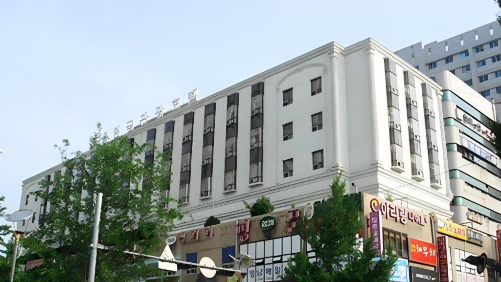 Hotel Olympic Changwon Εξωτερικό φωτογραφία