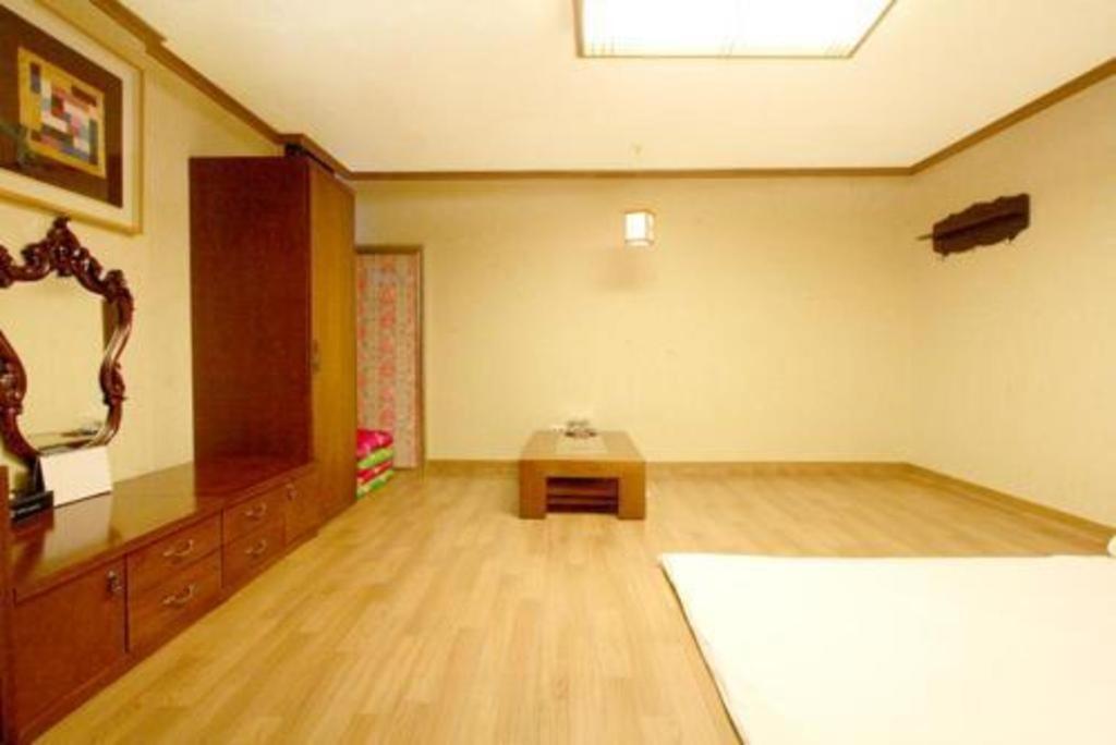 Hotel Olympic Changwon Εξωτερικό φωτογραφία