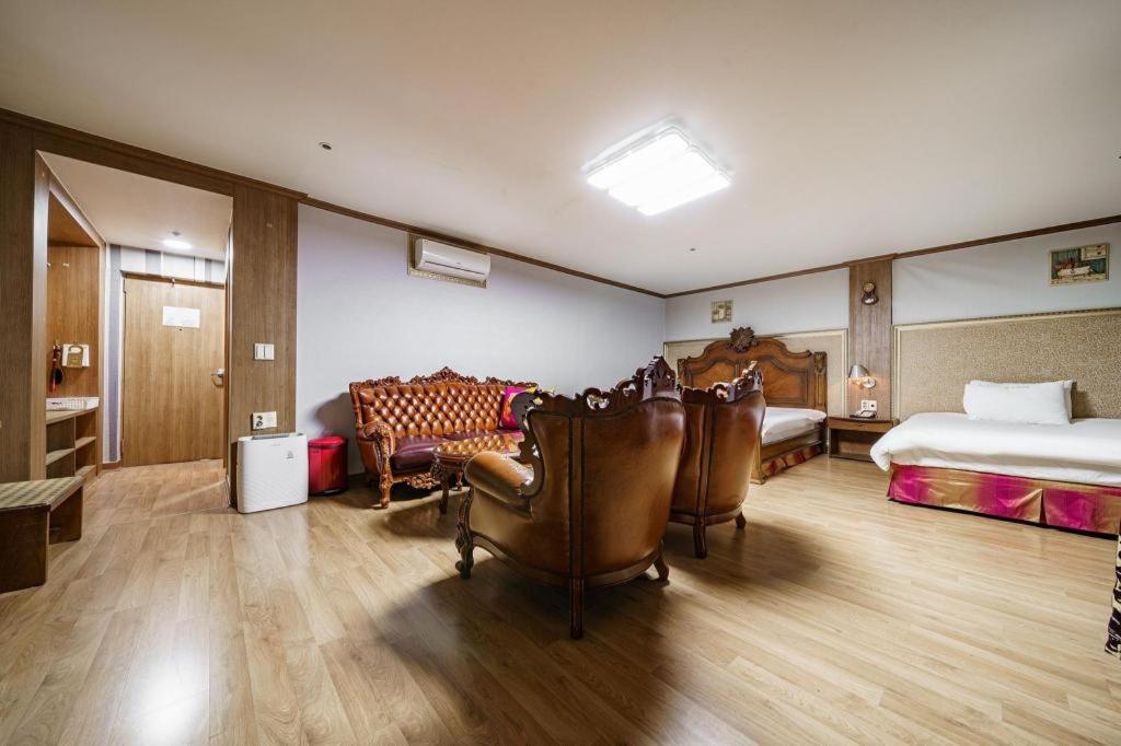 Hotel Olympic Changwon Εξωτερικό φωτογραφία