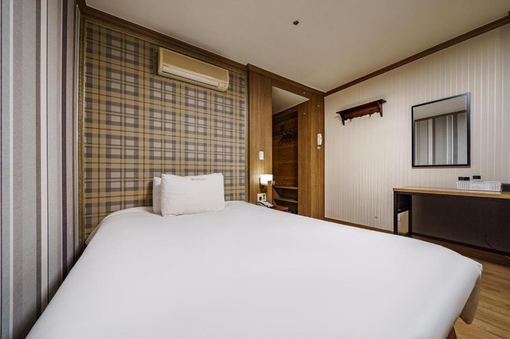 Hotel Olympic Changwon Εξωτερικό φωτογραφία