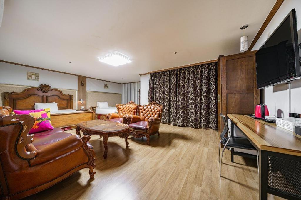 Hotel Olympic Changwon Εξωτερικό φωτογραφία