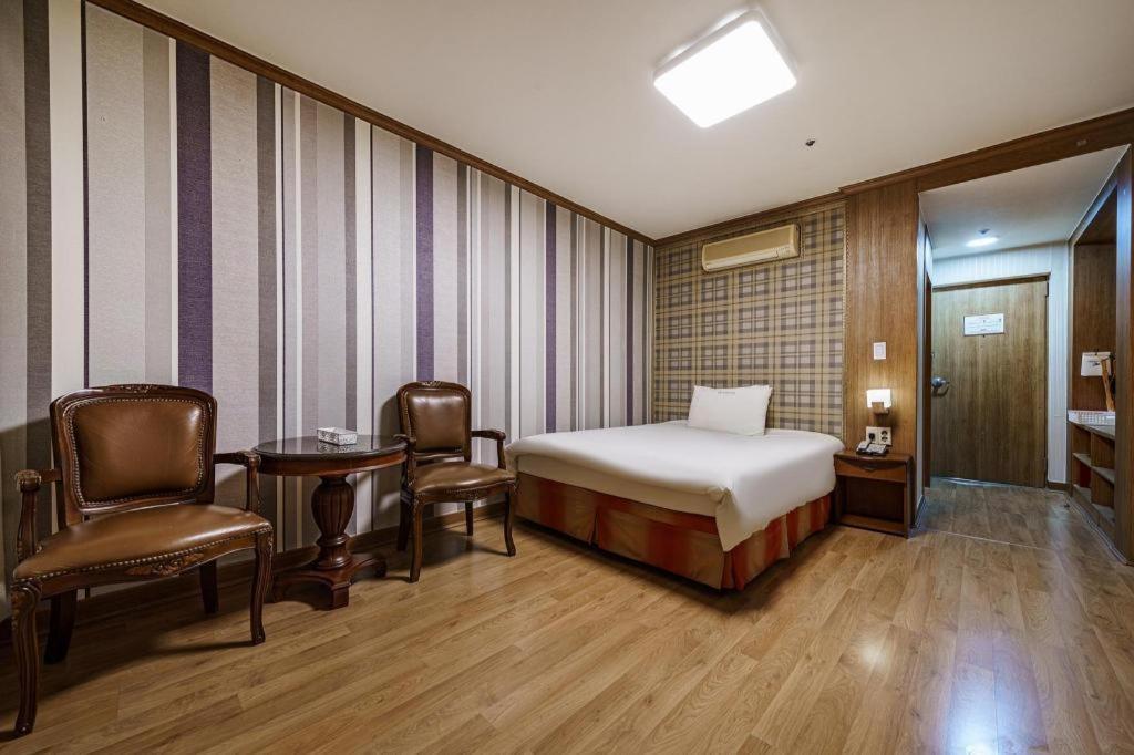 Hotel Olympic Changwon Εξωτερικό φωτογραφία