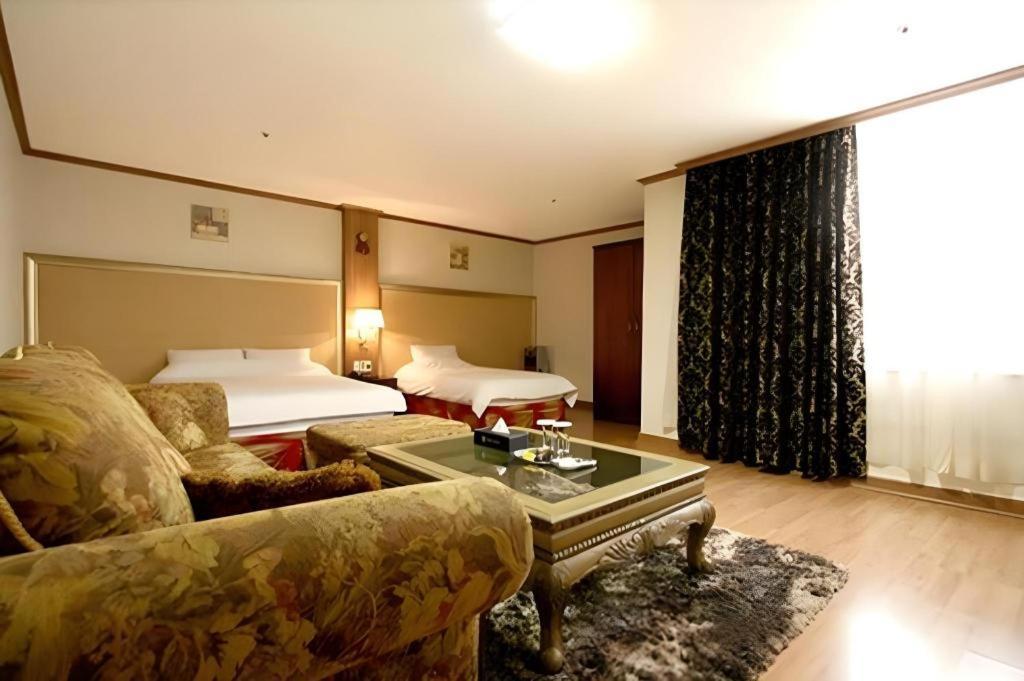 Hotel Olympic Changwon Εξωτερικό φωτογραφία