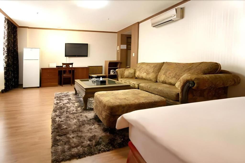 Hotel Olympic Changwon Εξωτερικό φωτογραφία